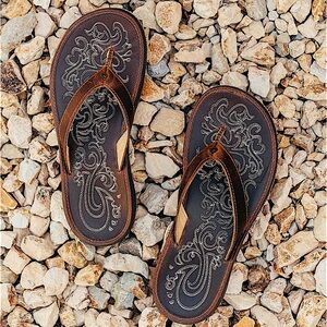 NWT OluKai Leather Sandals